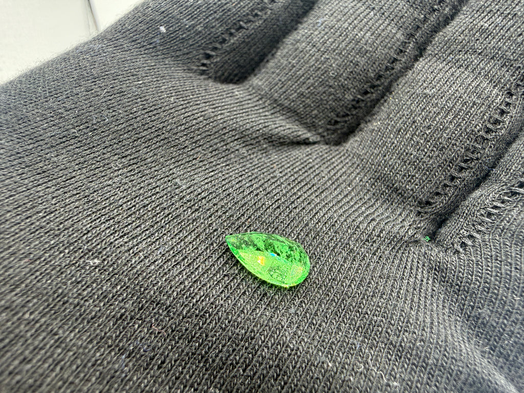 Vivid Green Tsavorite Garnet  1.83 ct
