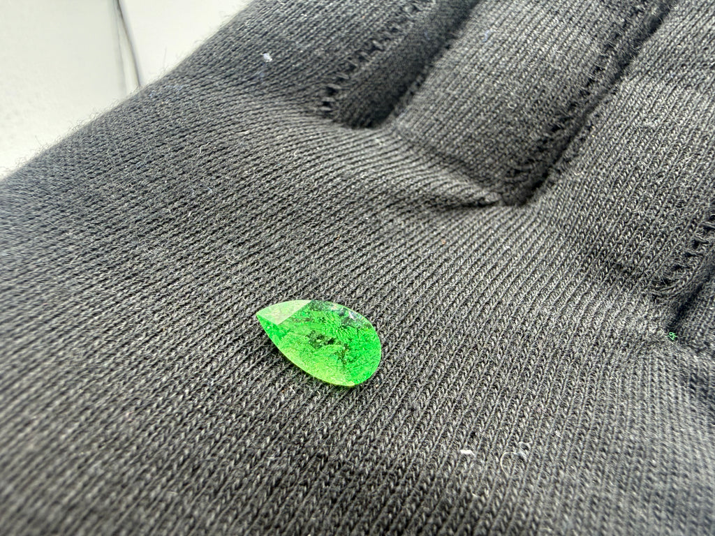 Vivid Green Tsavorite Garnet  1.83 ct