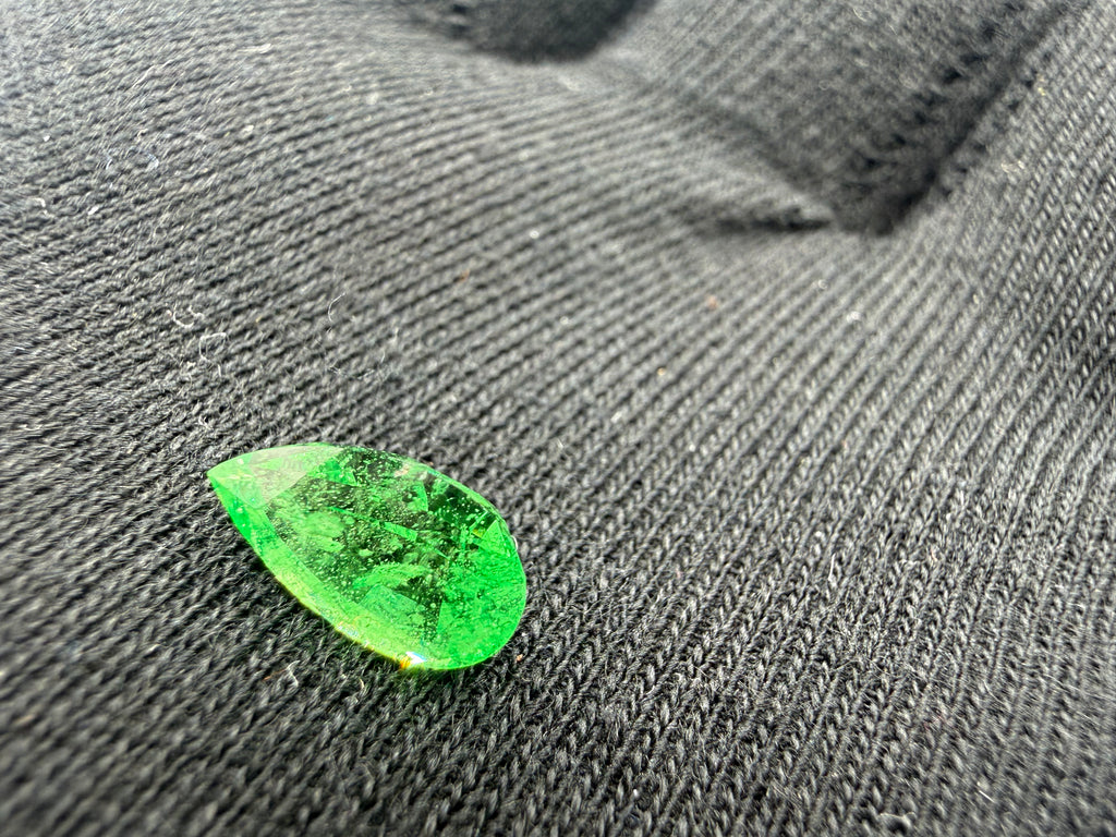 Vivid Green Tsavorite Garnet  1.83 ct