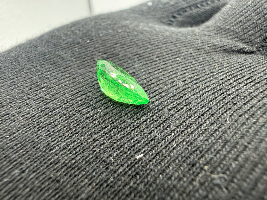 Vivid Green Tsavorite Garnet  1.83 ct