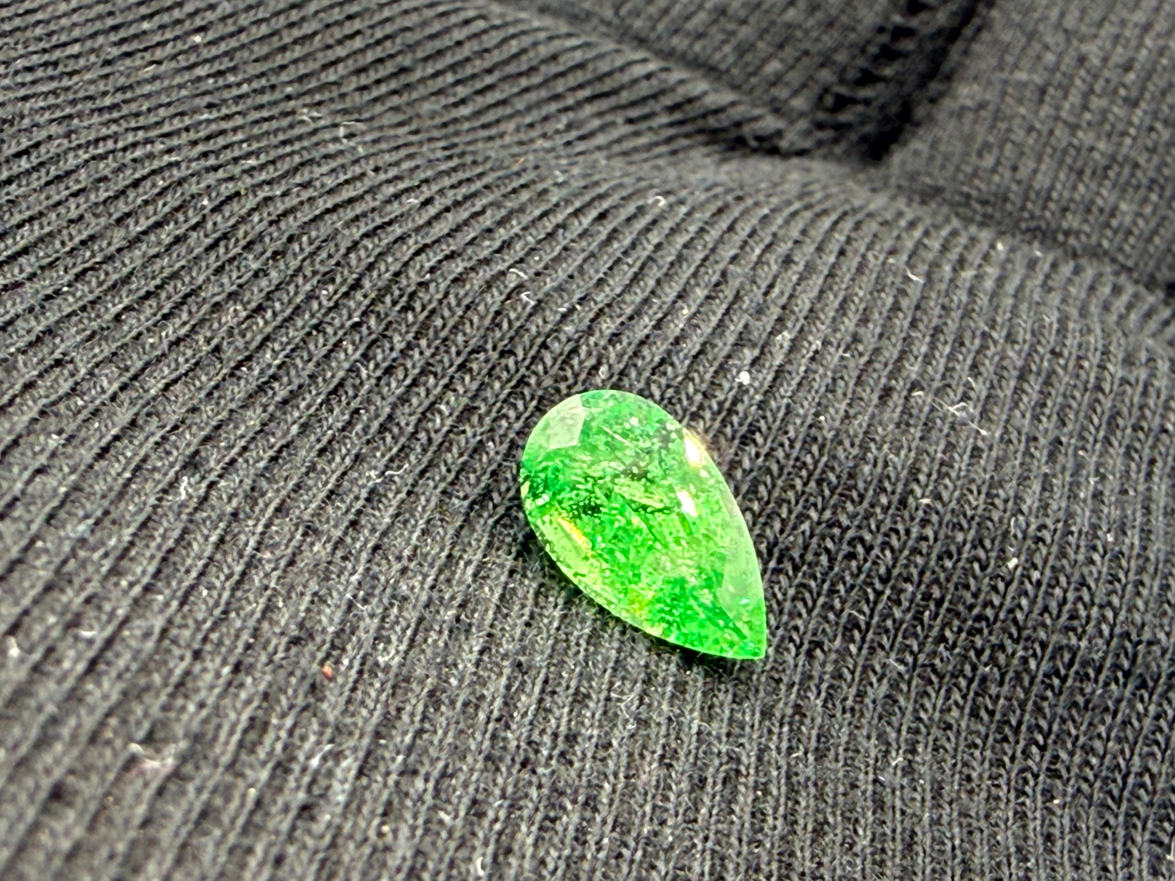 Vivid Green Tsavorite Garnet  1.83 ct