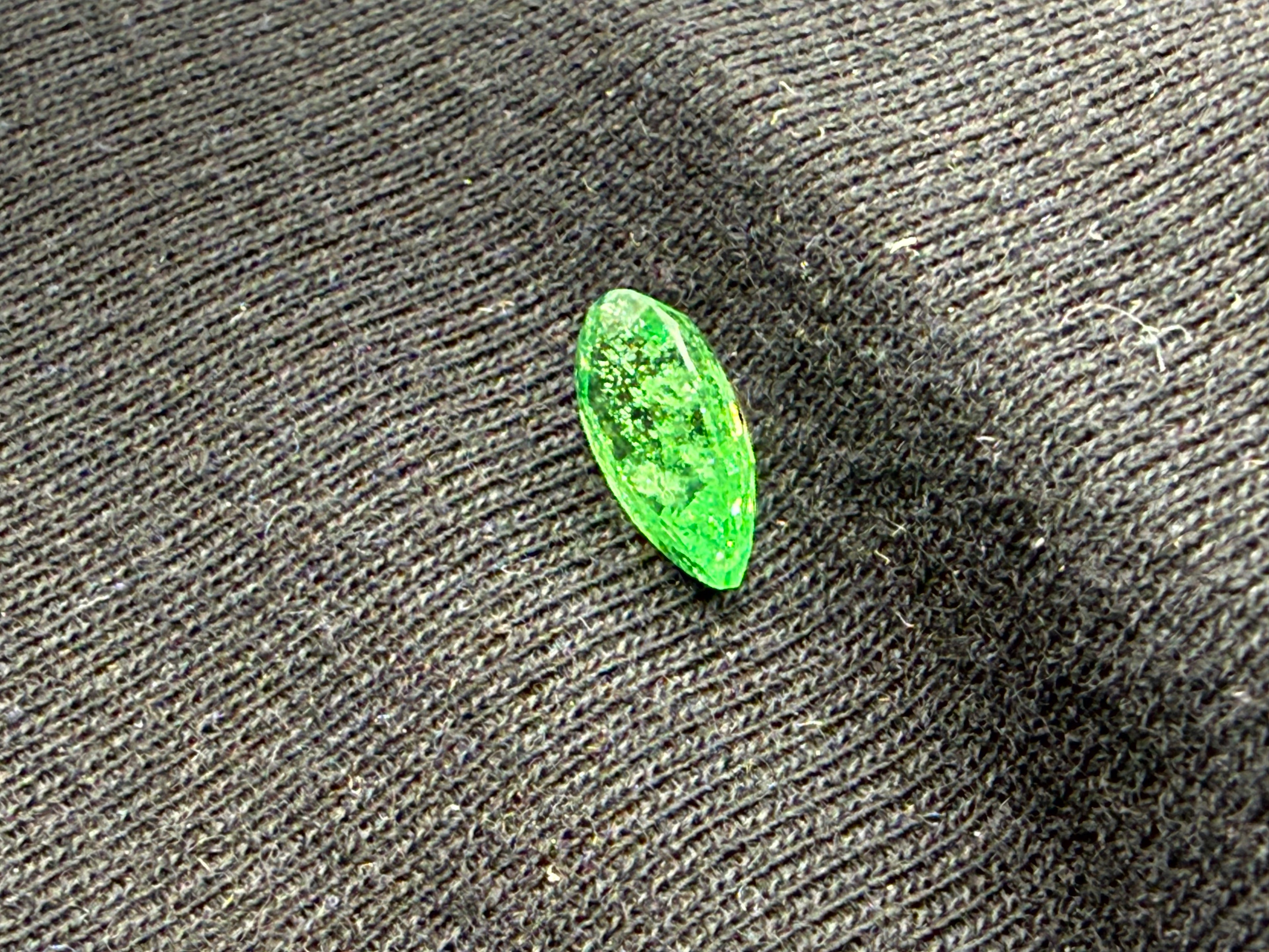 Vivid Green Tsavorite Garnet  1.83 ct