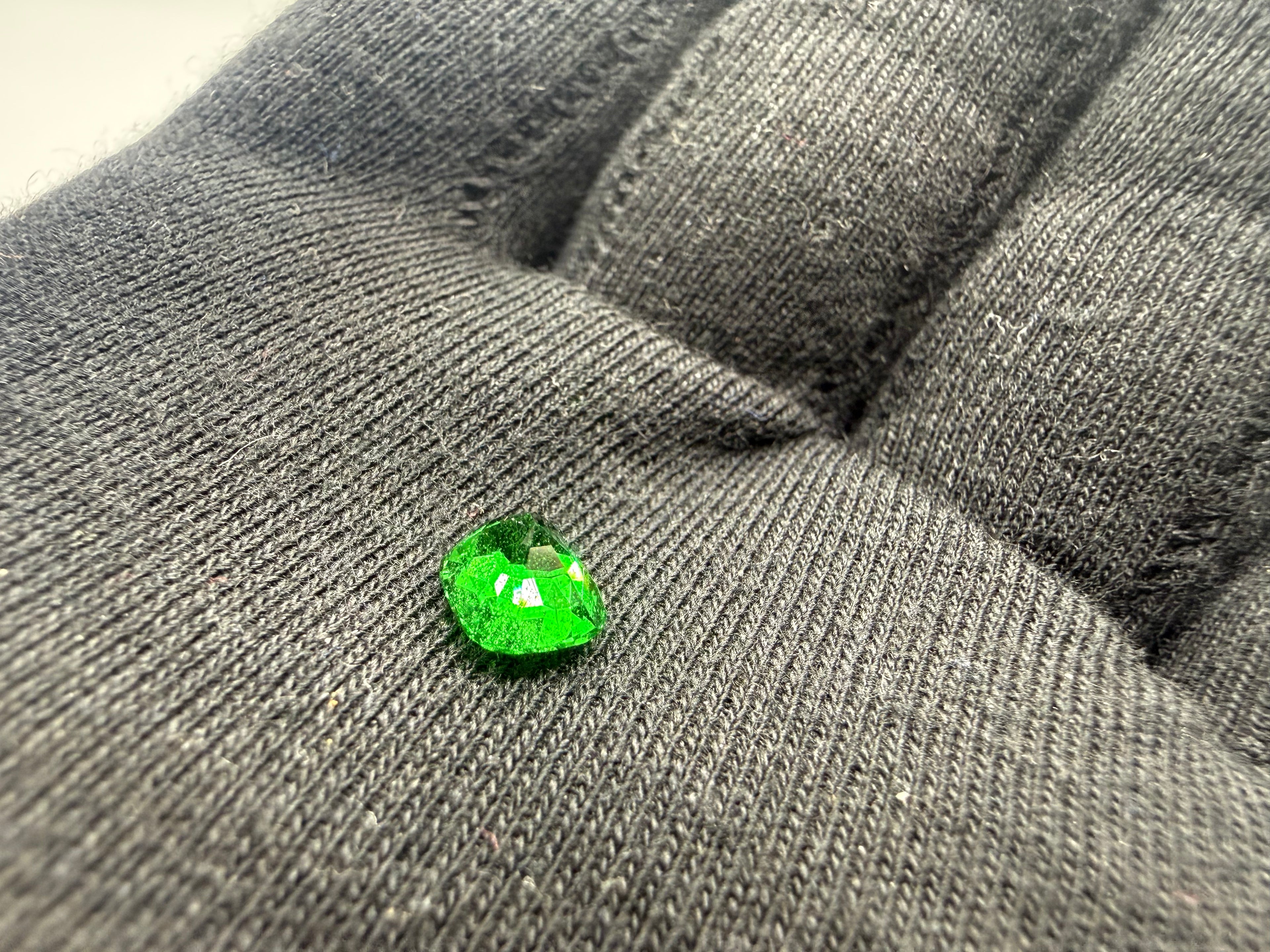 Vivid Green Tsavorite Garnet  1.52 ct