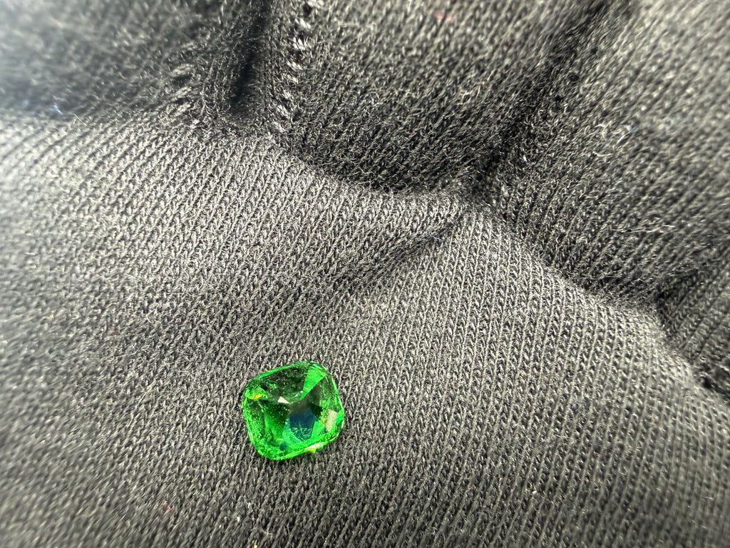 Vivid Green Tsavorite Garnet  1.52 ct