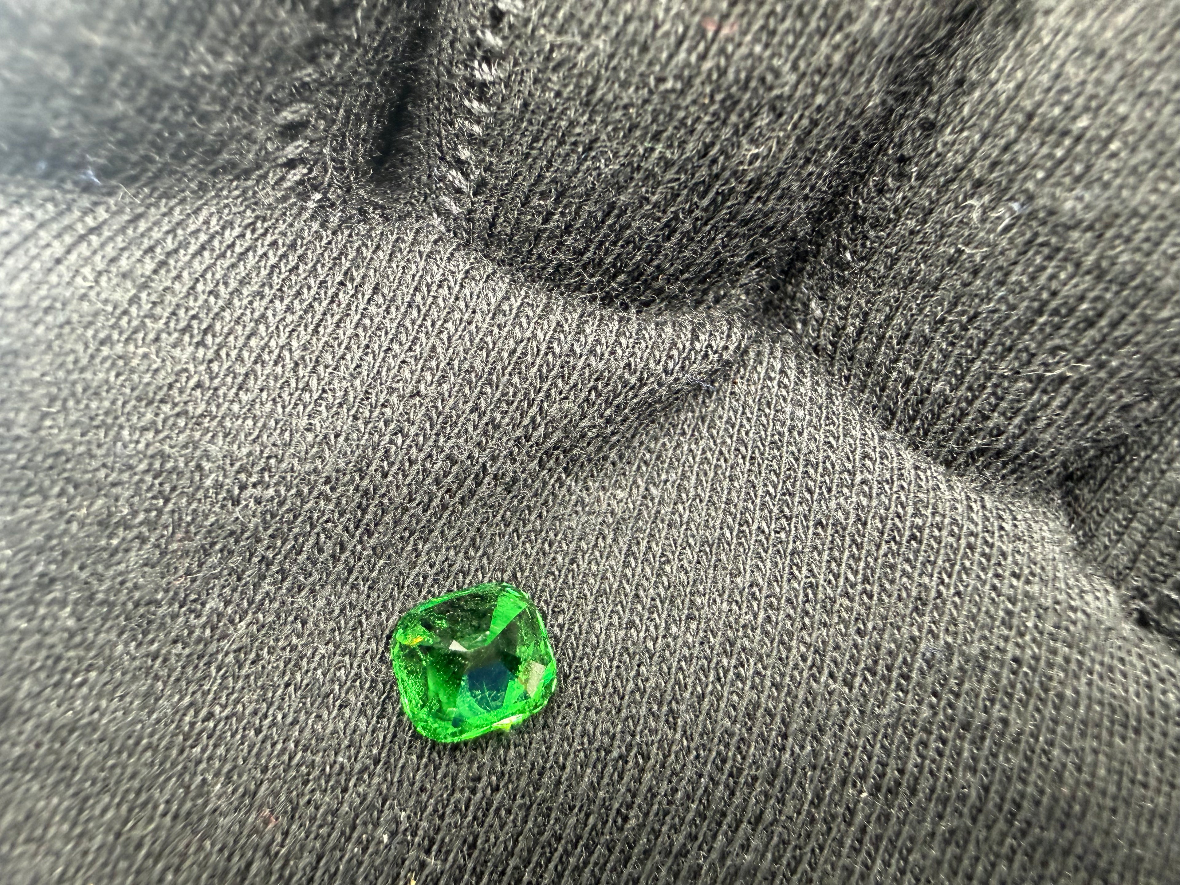Vivid Green Tsavorite Garnet  1.52 ct