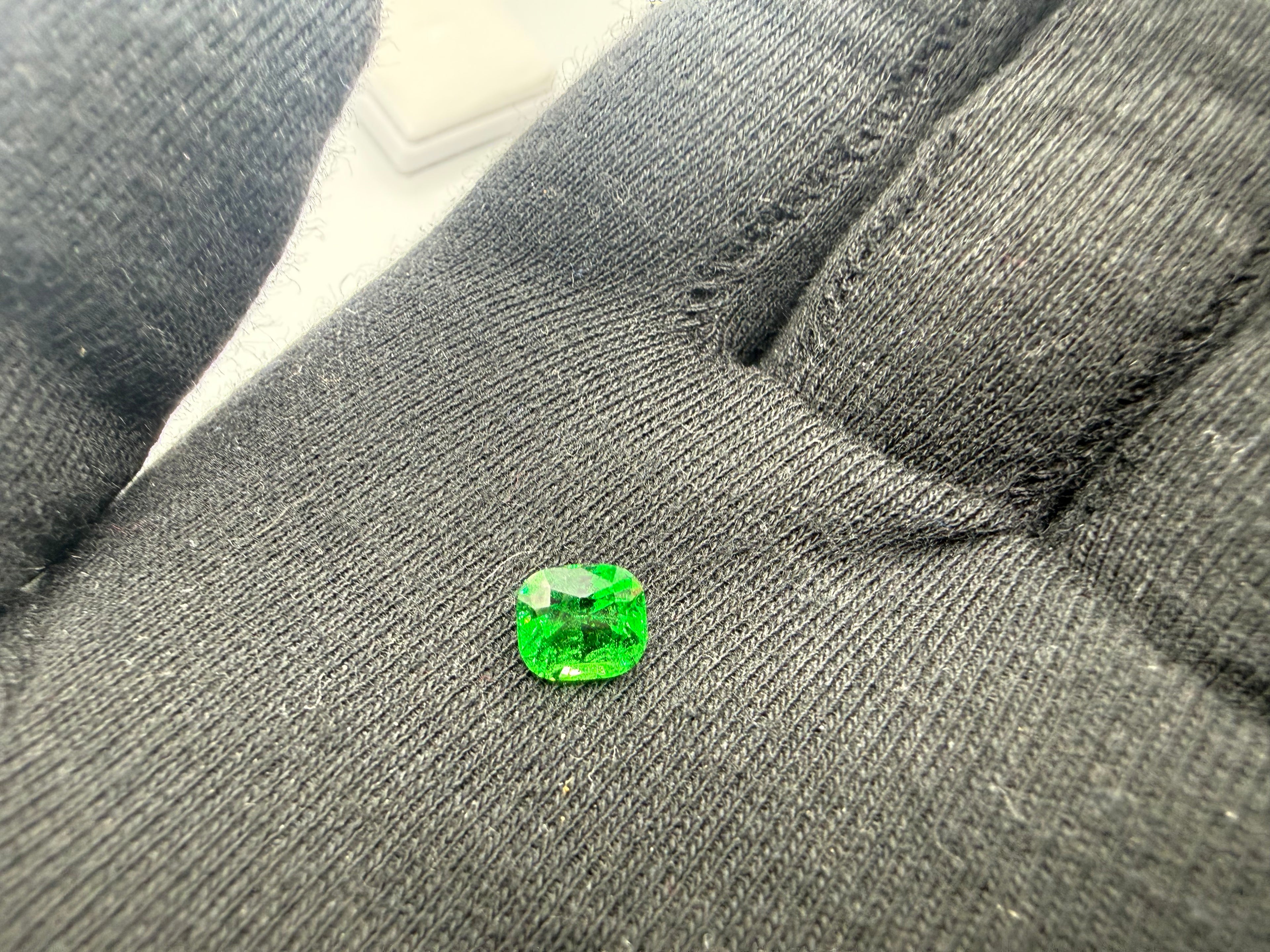 Vivid Green Tsavorite Garnet  1.52 ct