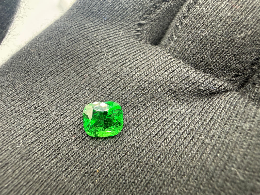 Vivid Green Tsavorite Garnet  1.52 ct