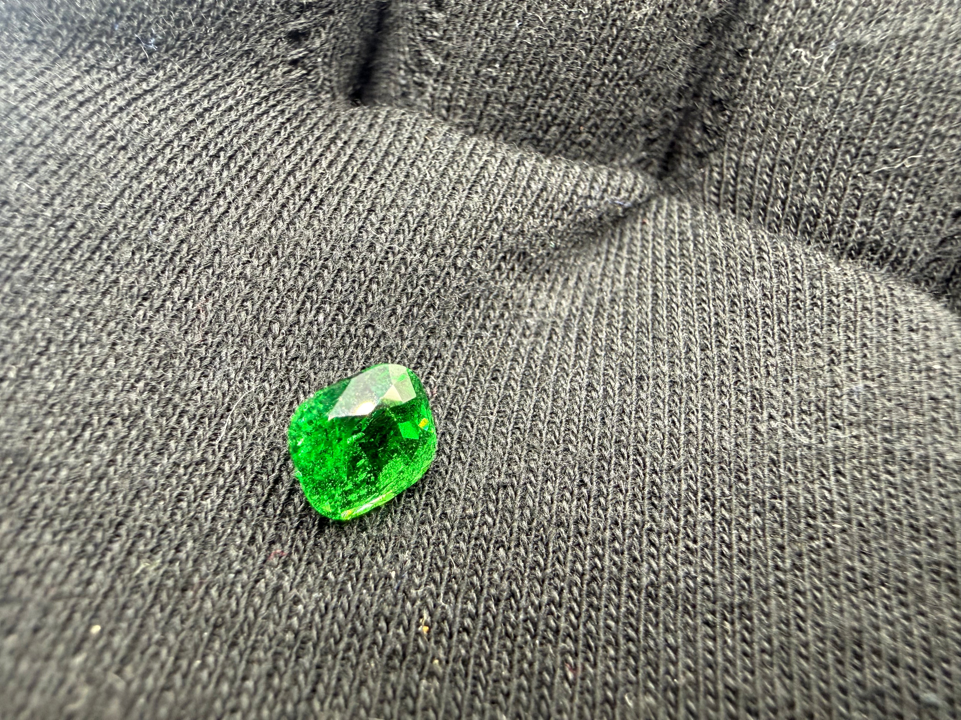 Vivid Green Tsavorite Garnet  1.52 ct