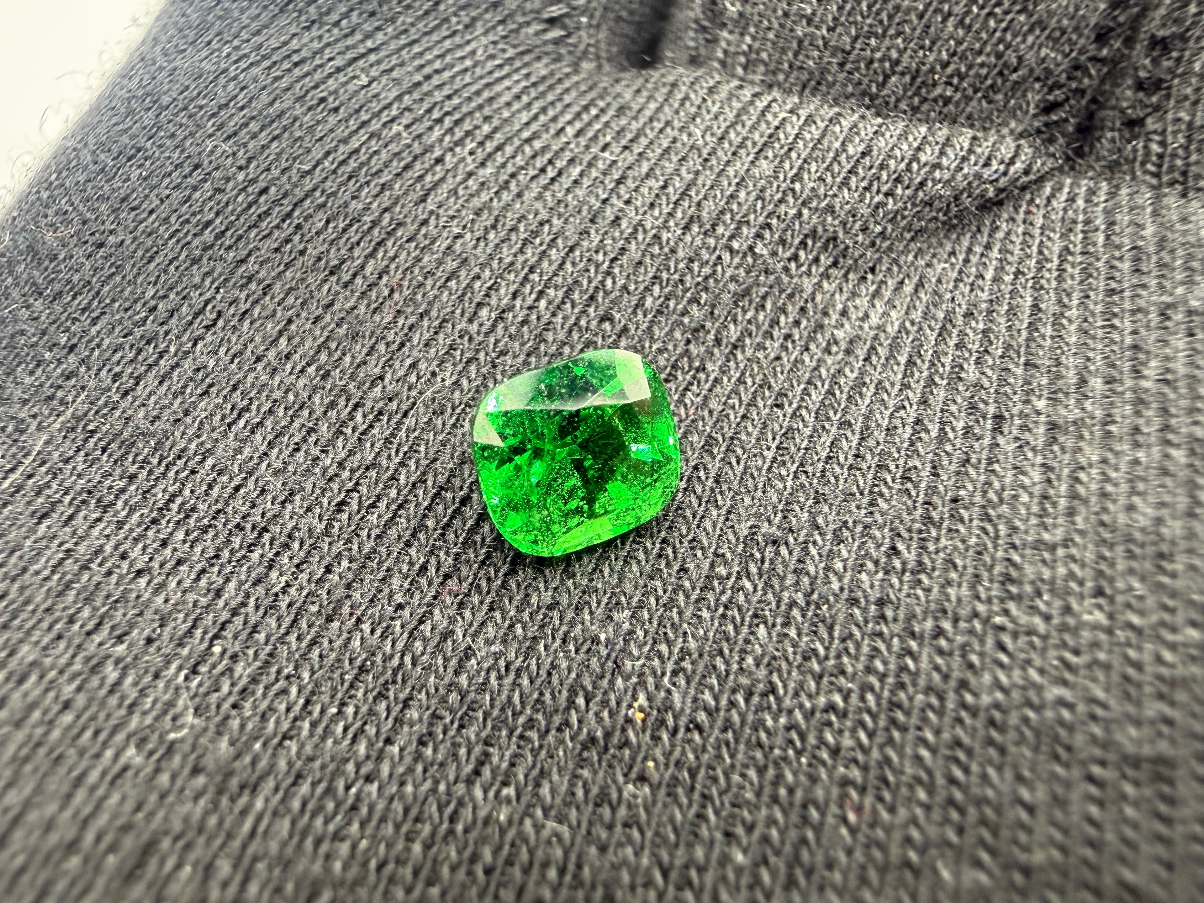 Vivid Green Tsavorite Garnet  1.52 ct