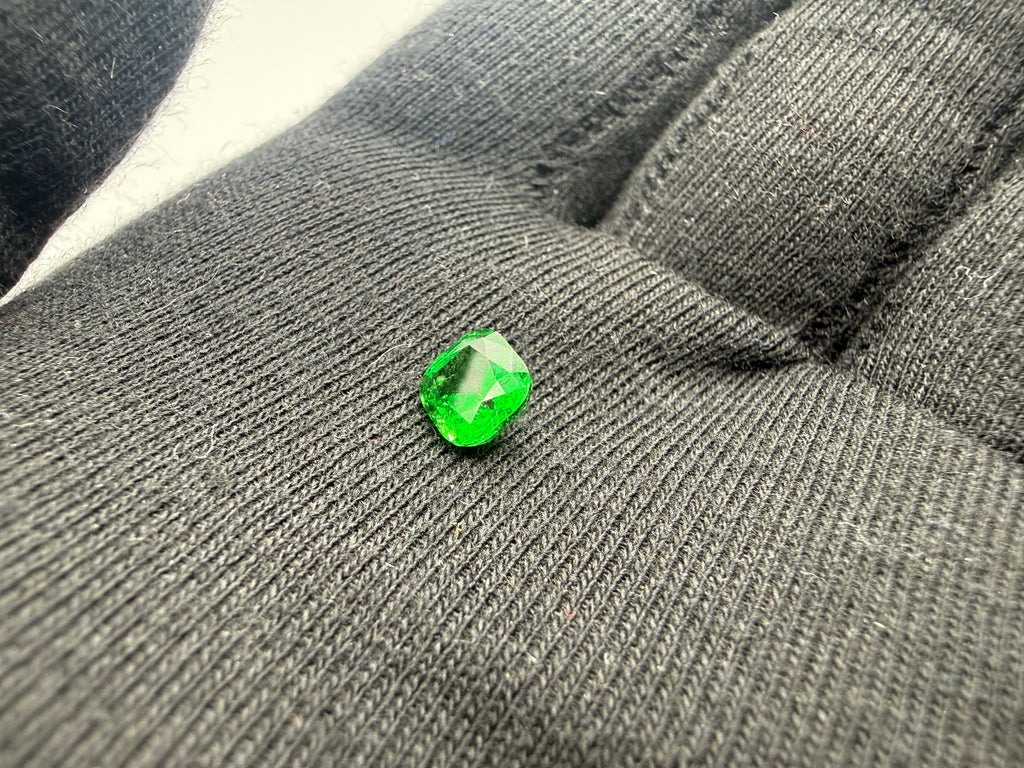 Vivid Green Tsavorite Garnet  1.52 ct