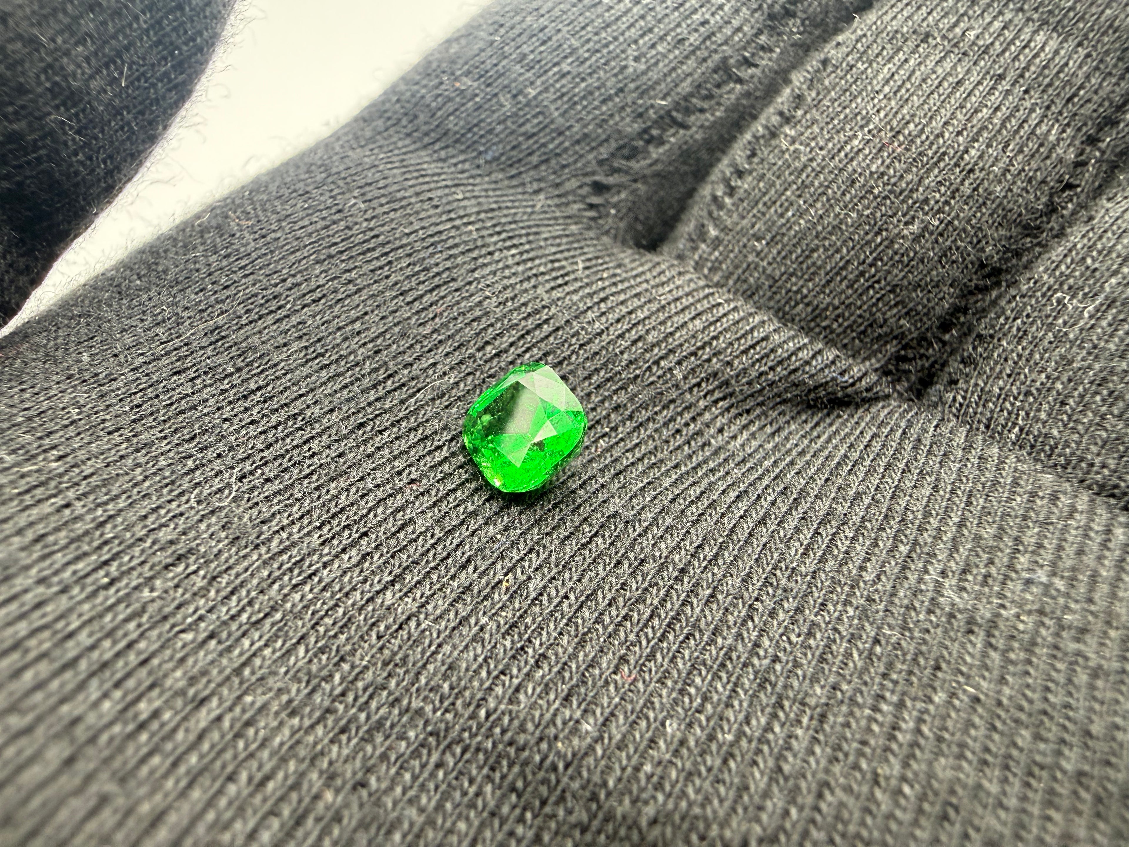 Vivid Green Tsavorite Garnet  1.52 ct