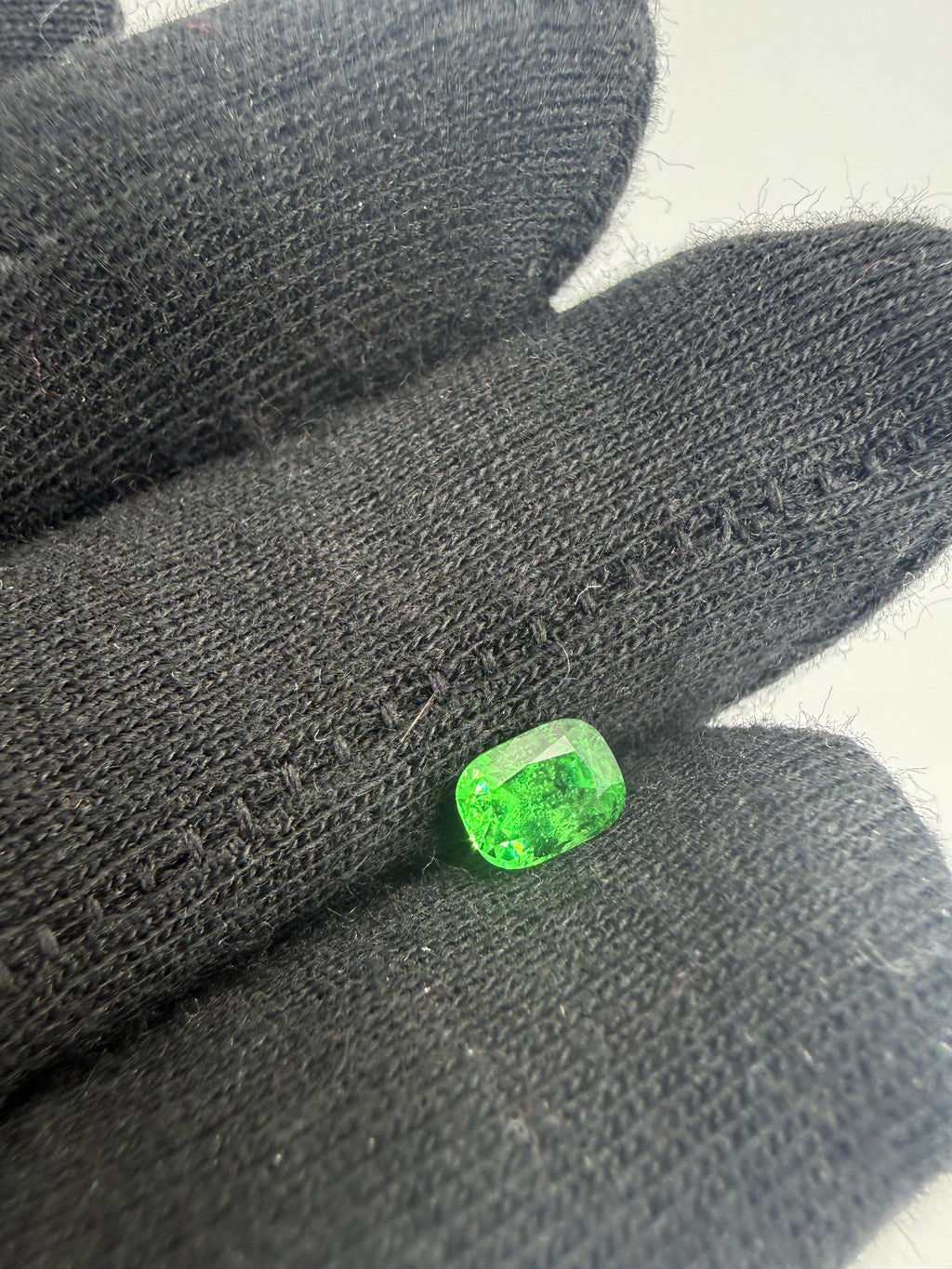 Tsavorite Garnet  0.84 ct