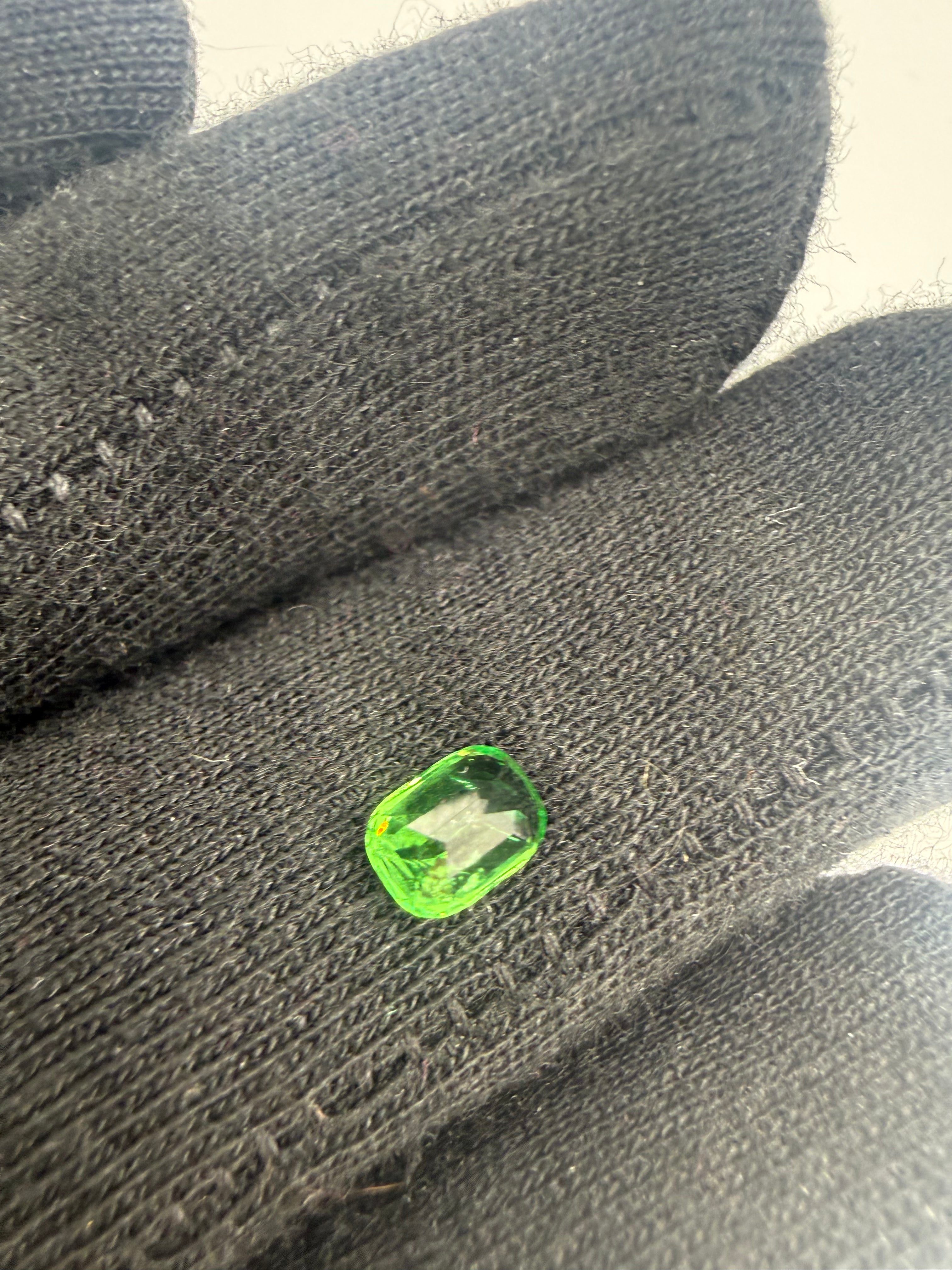 Tsavorite Garnet  0.84 ct