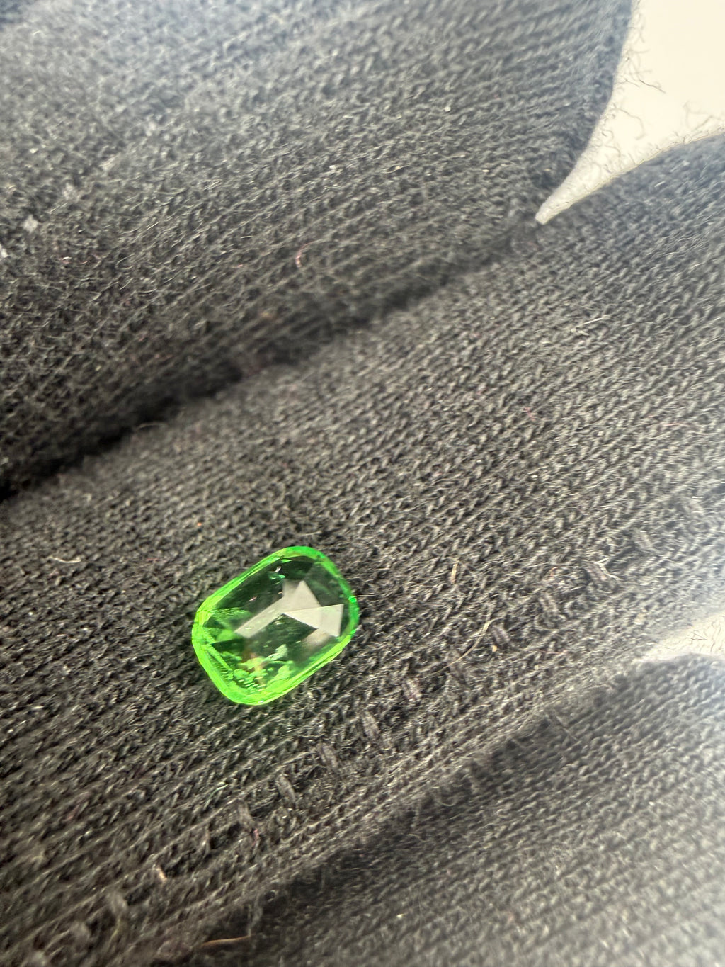 Tsavorite Garnet  0.84 ct