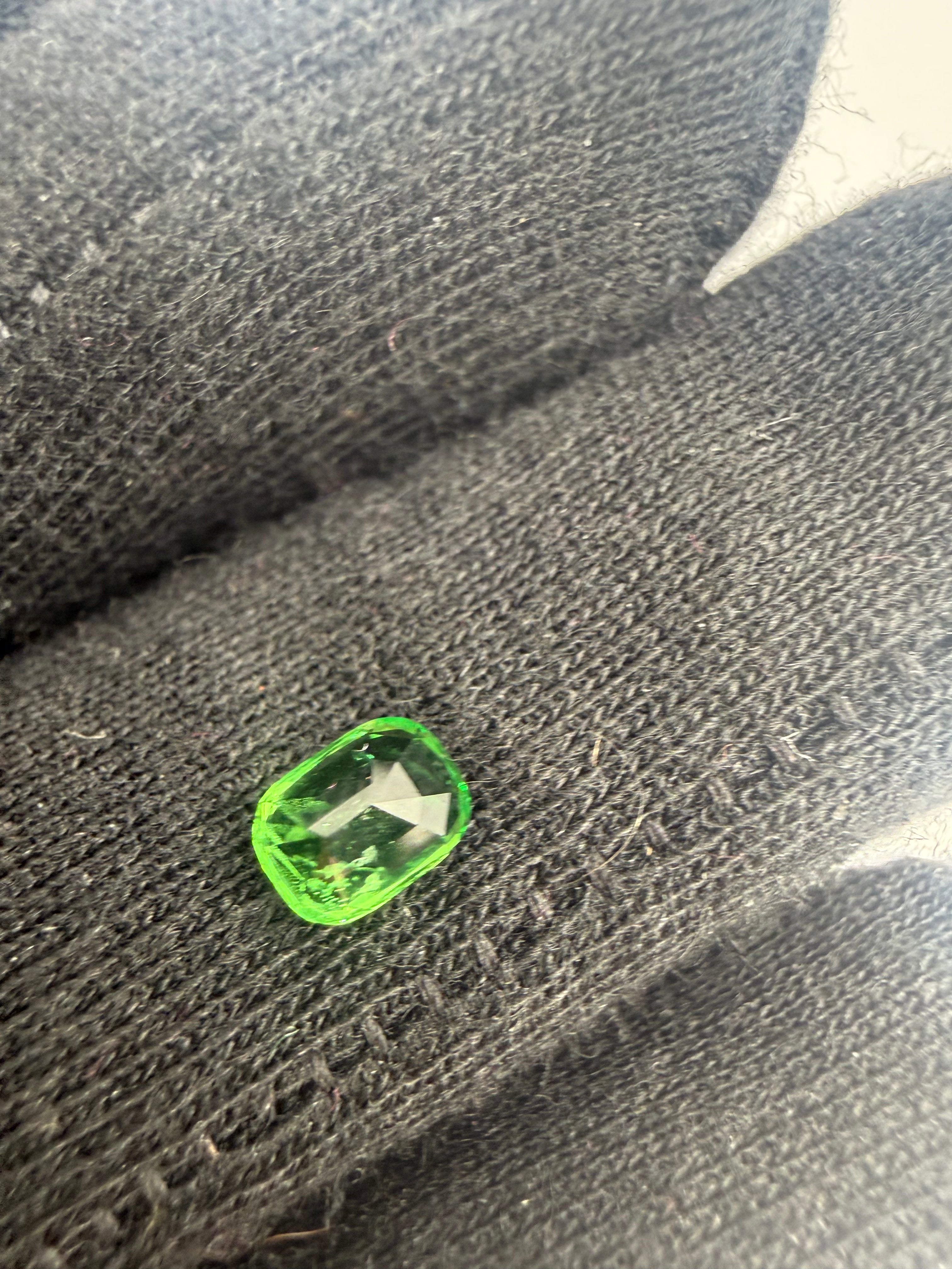 Tsavorite Garnet  0.84 ct