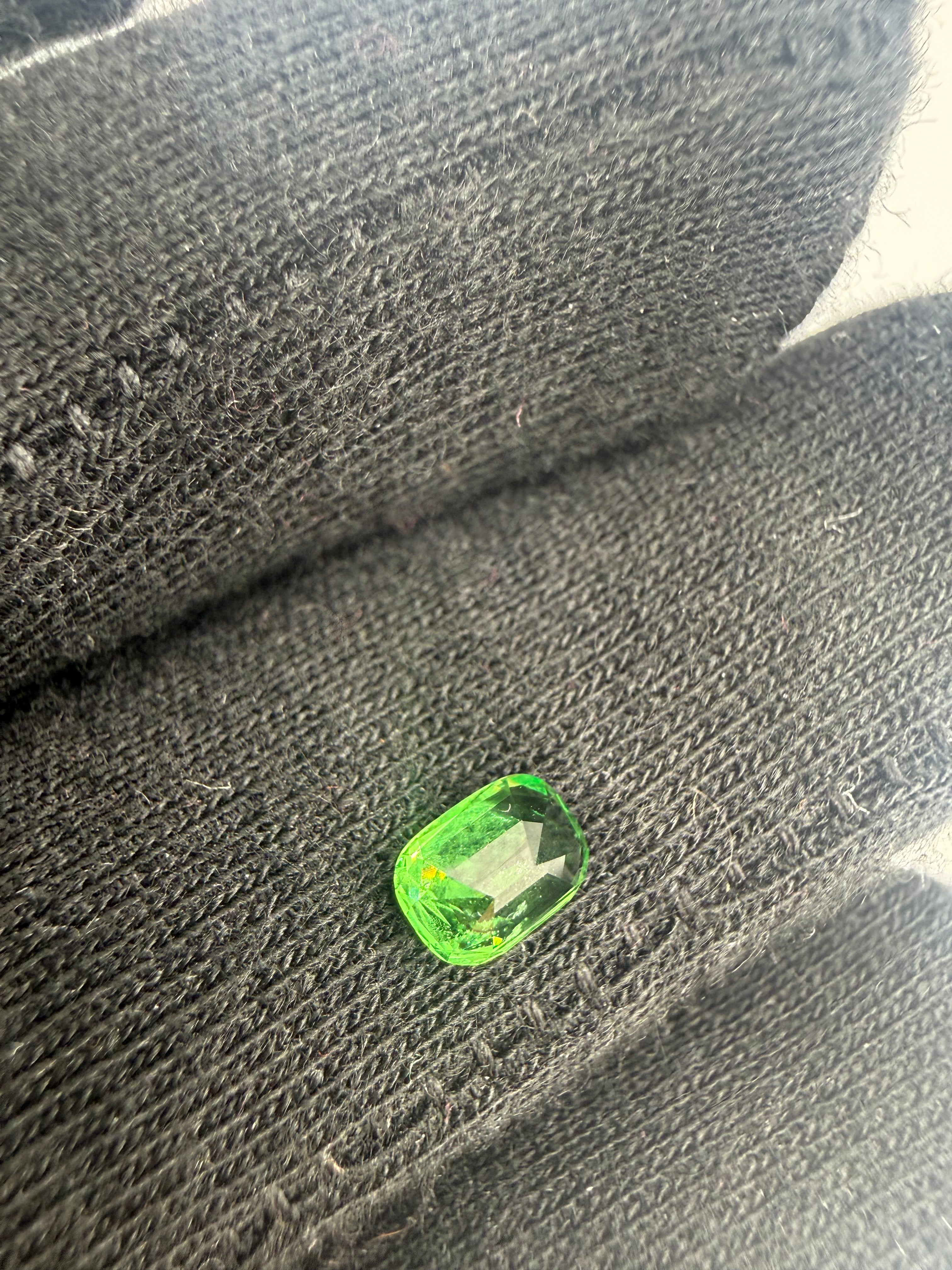 Tsavorite Garnet  0.84 ct