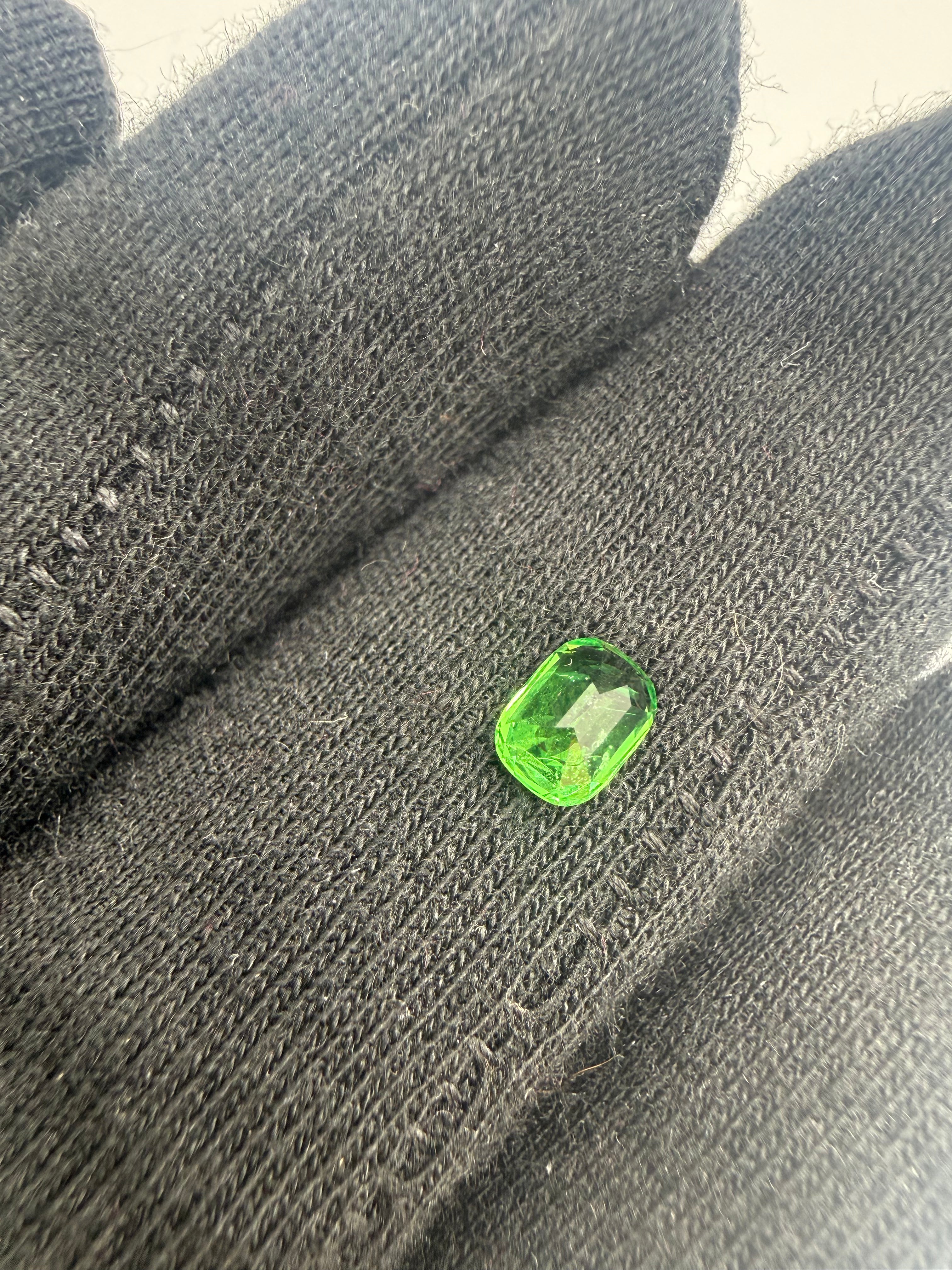 Tsavorite Garnet  0.84 ct