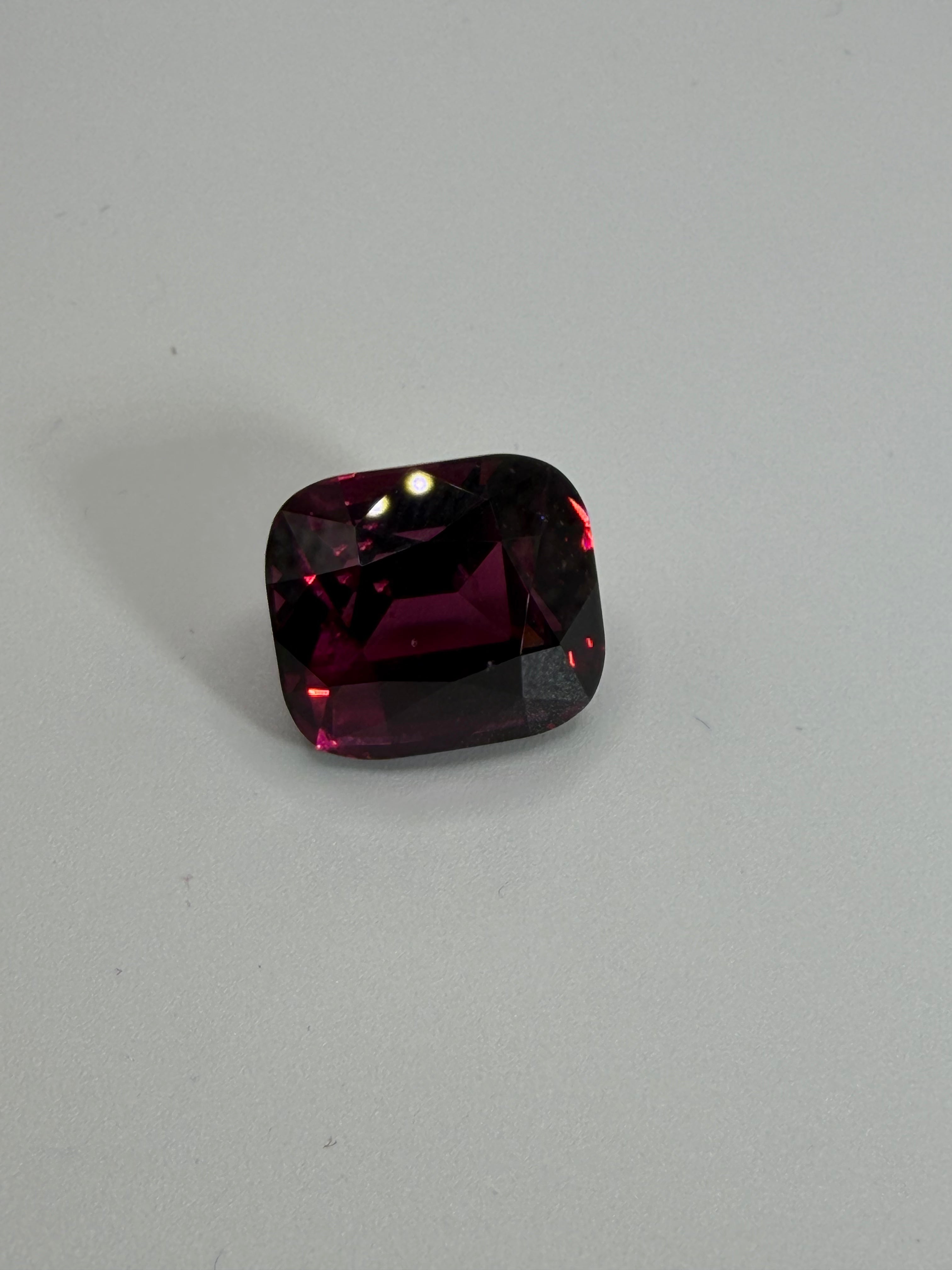 Vivid Purplish Red Rhodolite Garnet  20.98 ct
