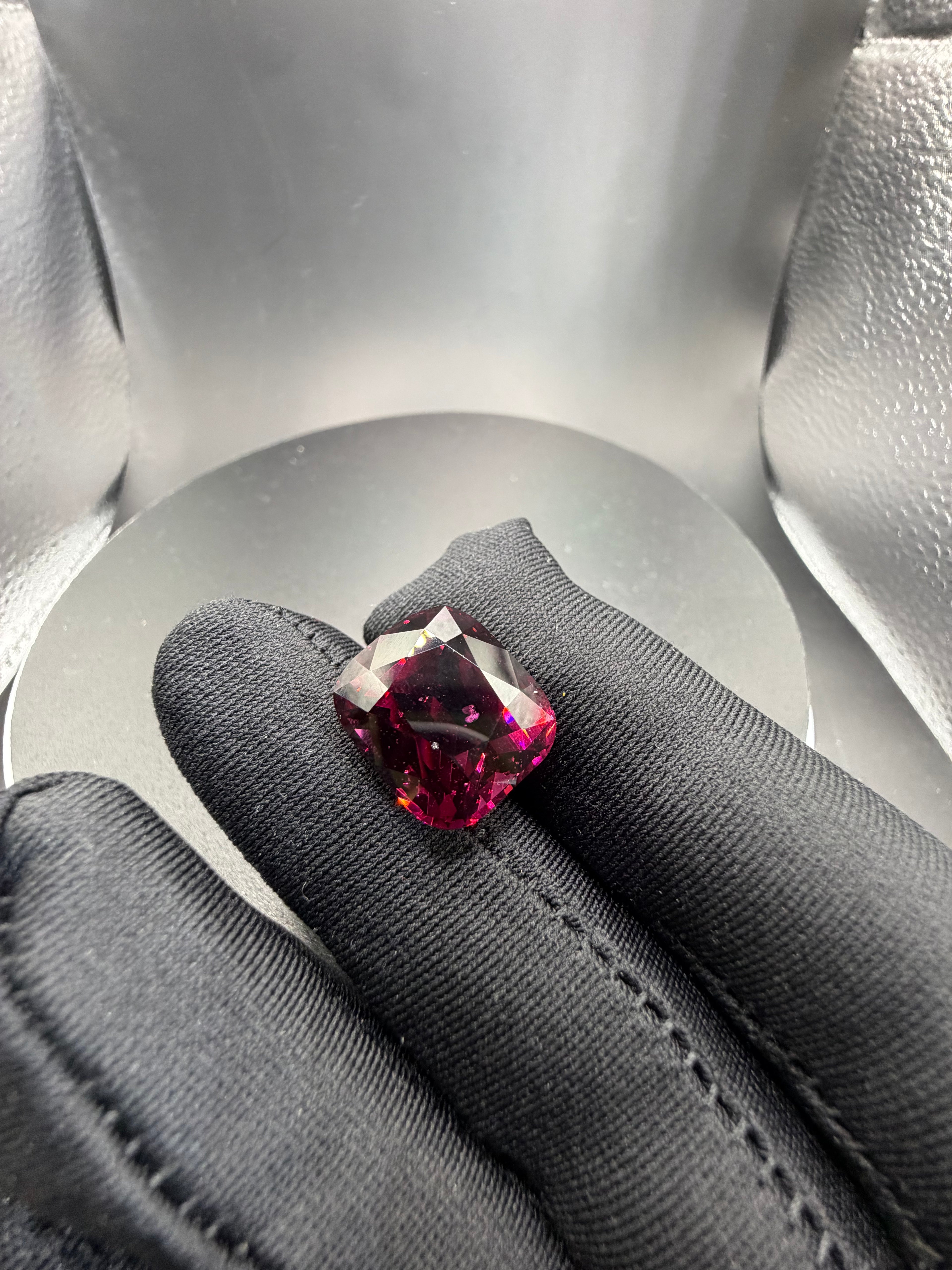 Vivid Purplish Red Rhodolite Garnet  20.98 ct