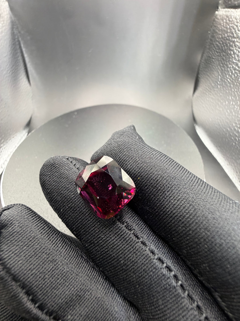 Vivid Purplish Red Rhodolite Garnet  20.98 ct