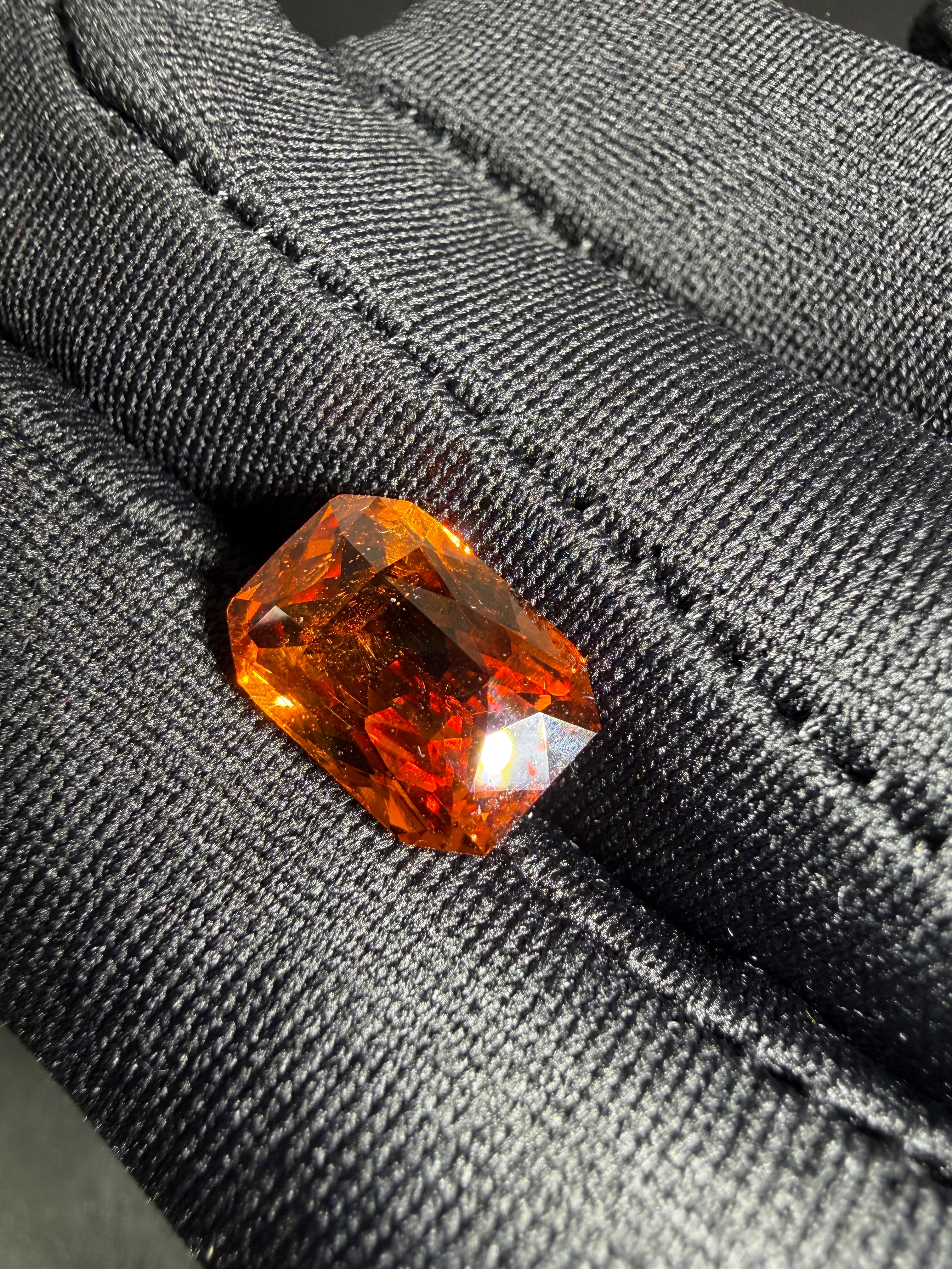 Vivid Orange Spessartite Garnet  6.57 ct