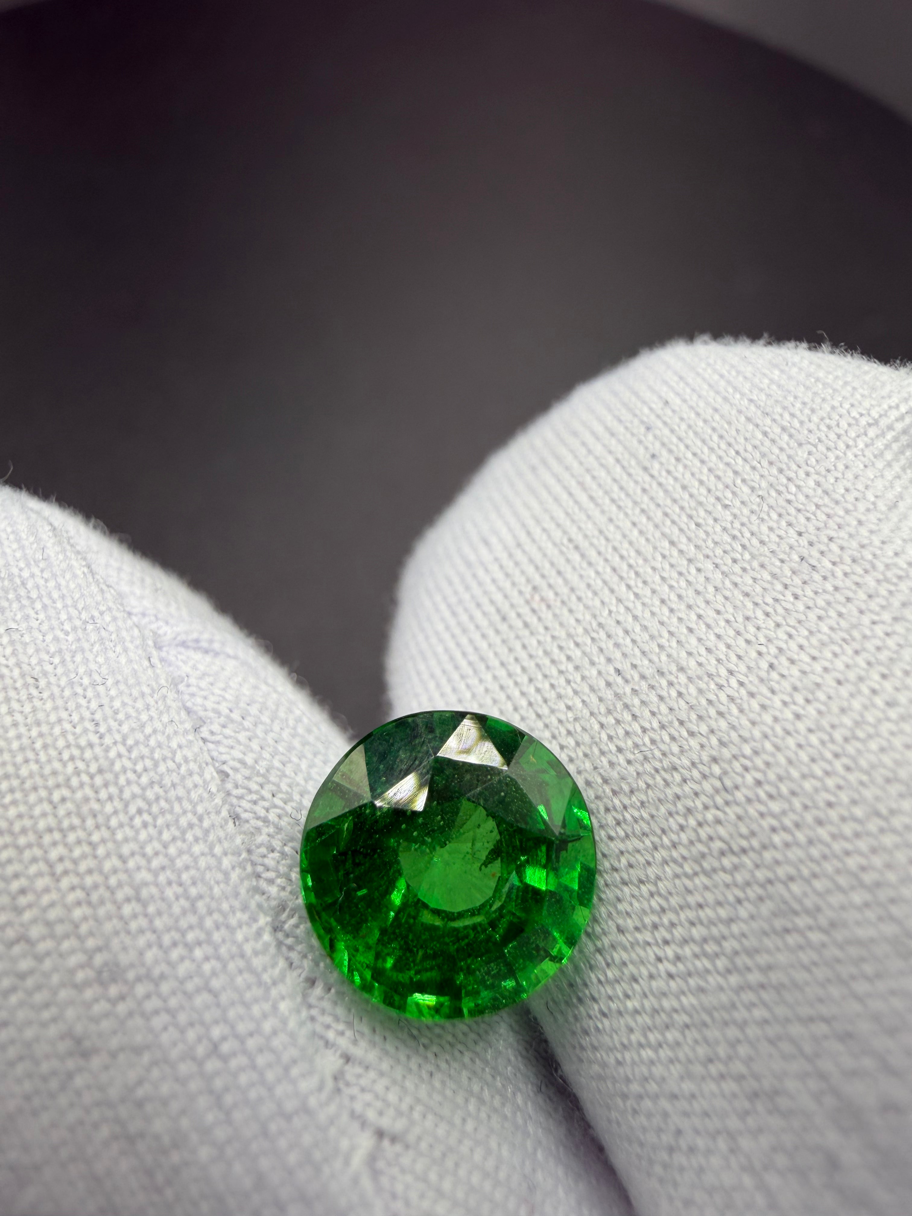 Intense Vivid Green Tsavorite  2.08 ct