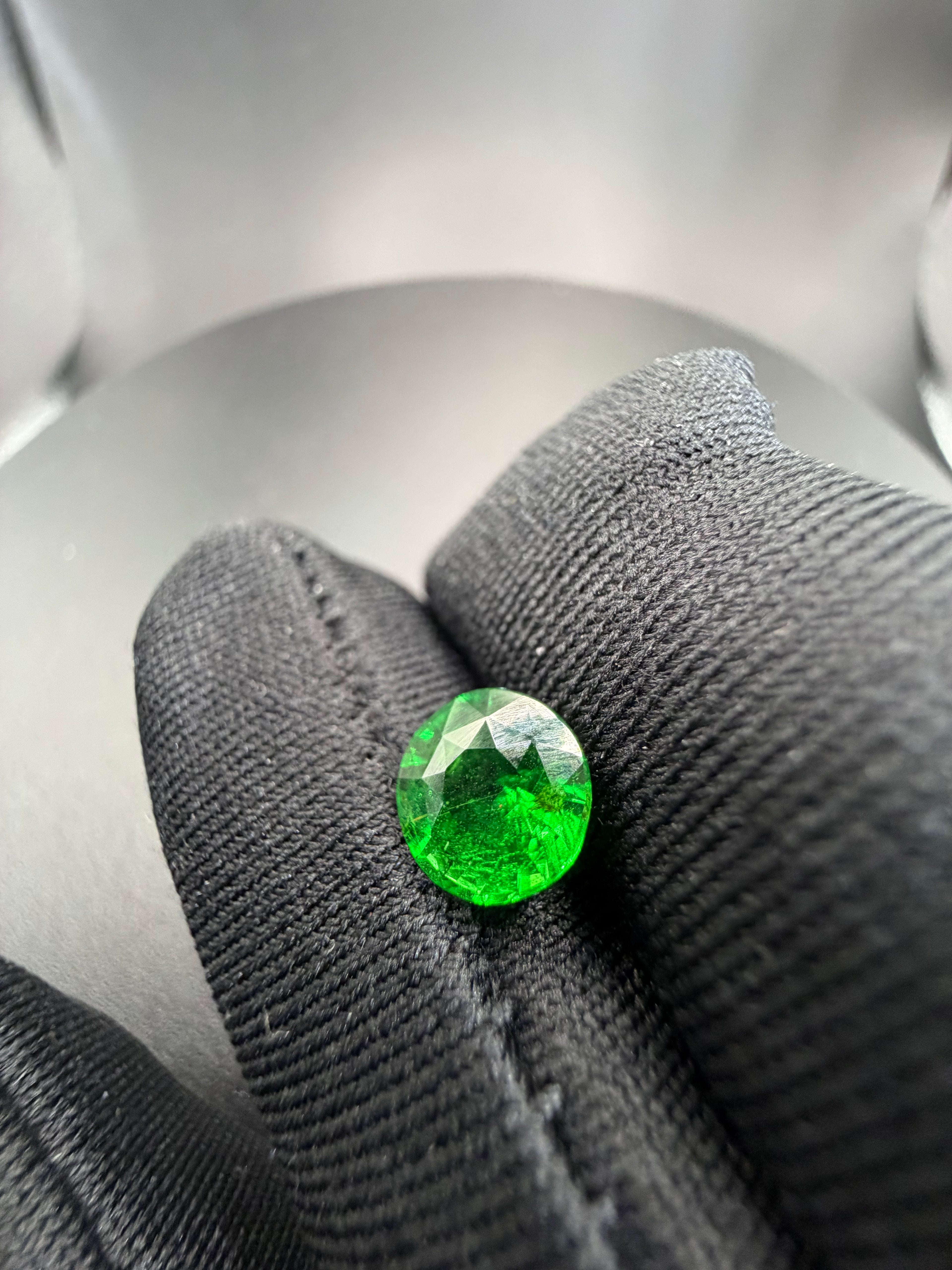 Intense Vivid Green Tsavorite  2.08 ct
