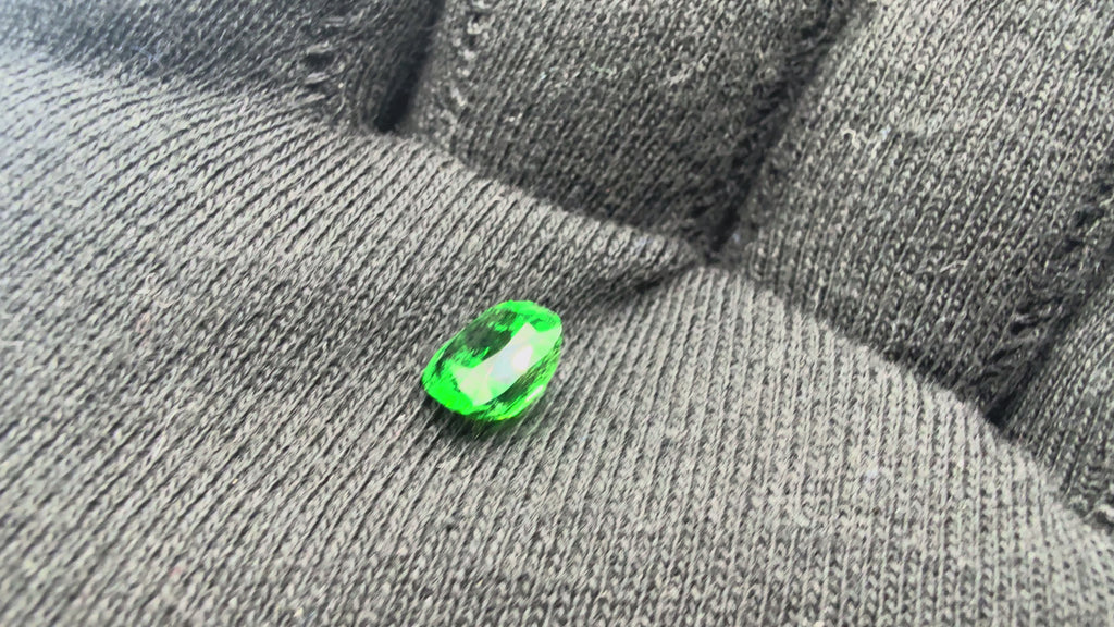 Vivid Green Tsavorite Garnet  1.52 ct