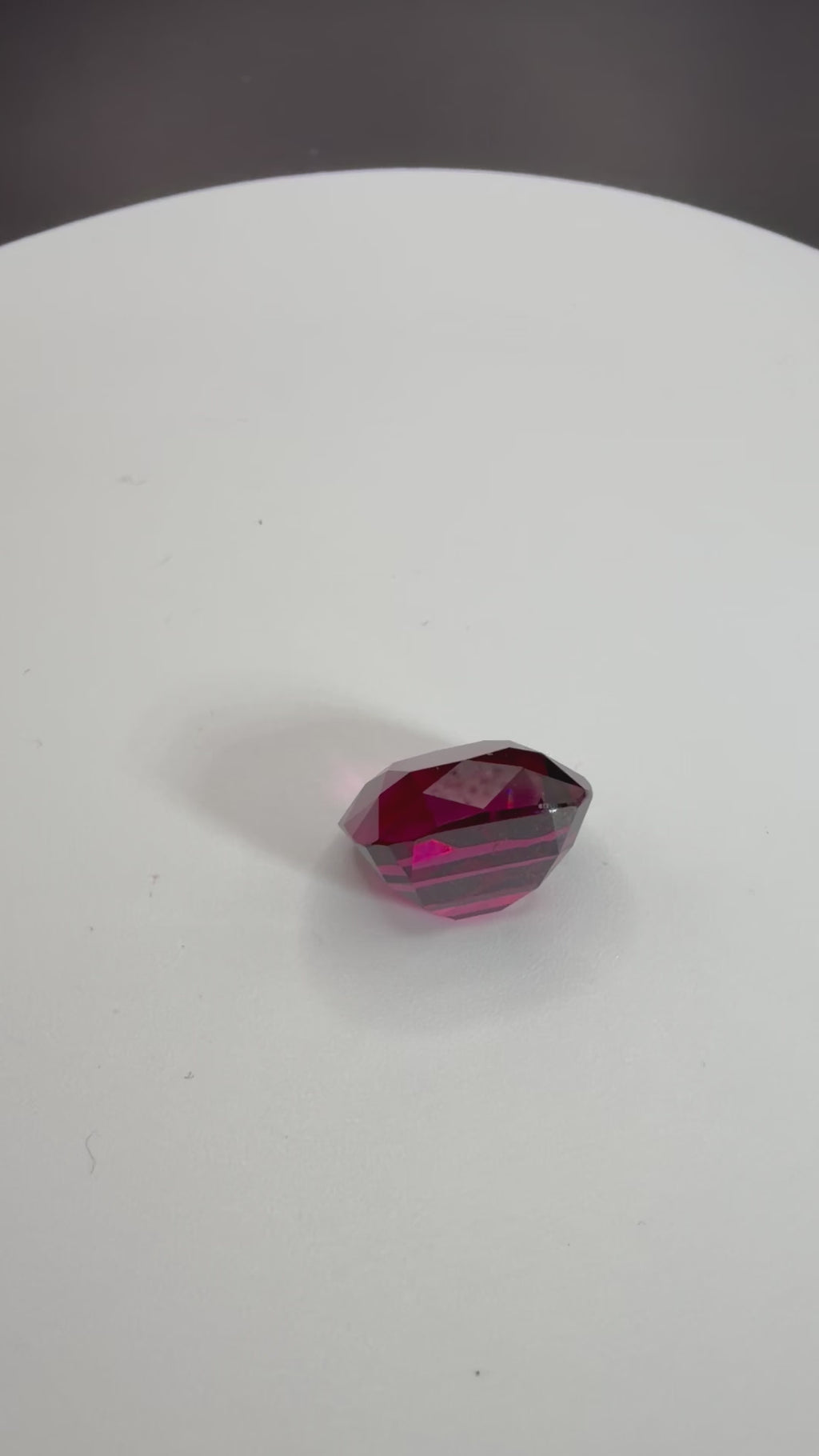 Vivid Purplish Red Rhodolite Garnet  20.98 ct