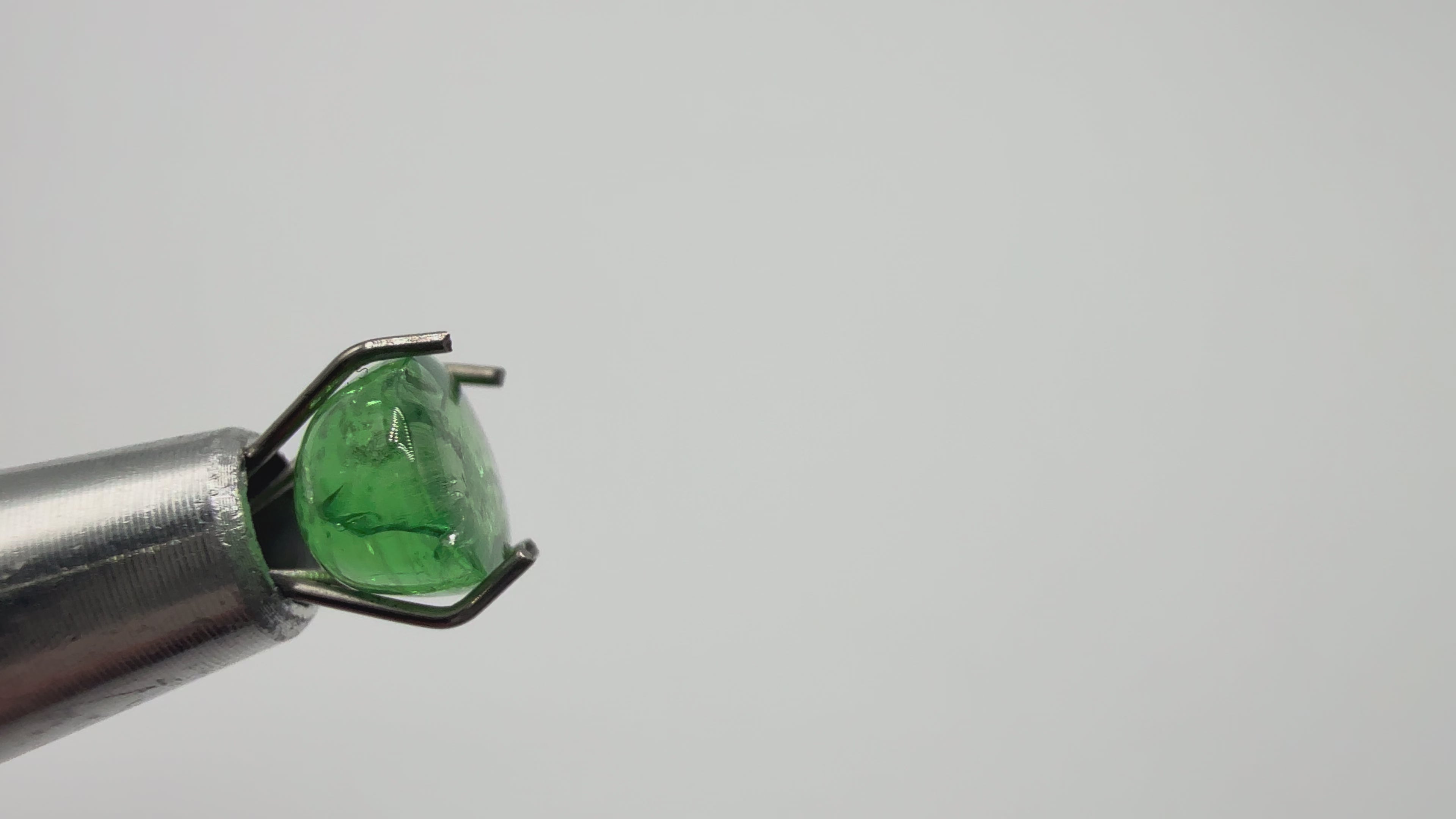 Tsavorite Garnet  1.92 ct