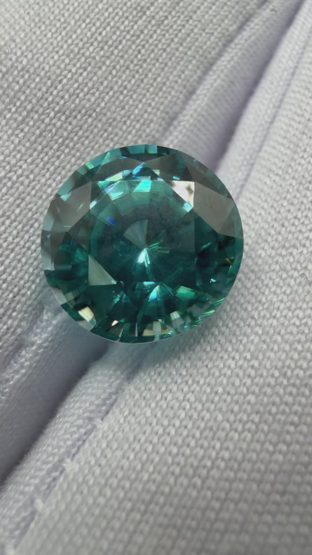 Blue-Green Zircon  4.51 ct