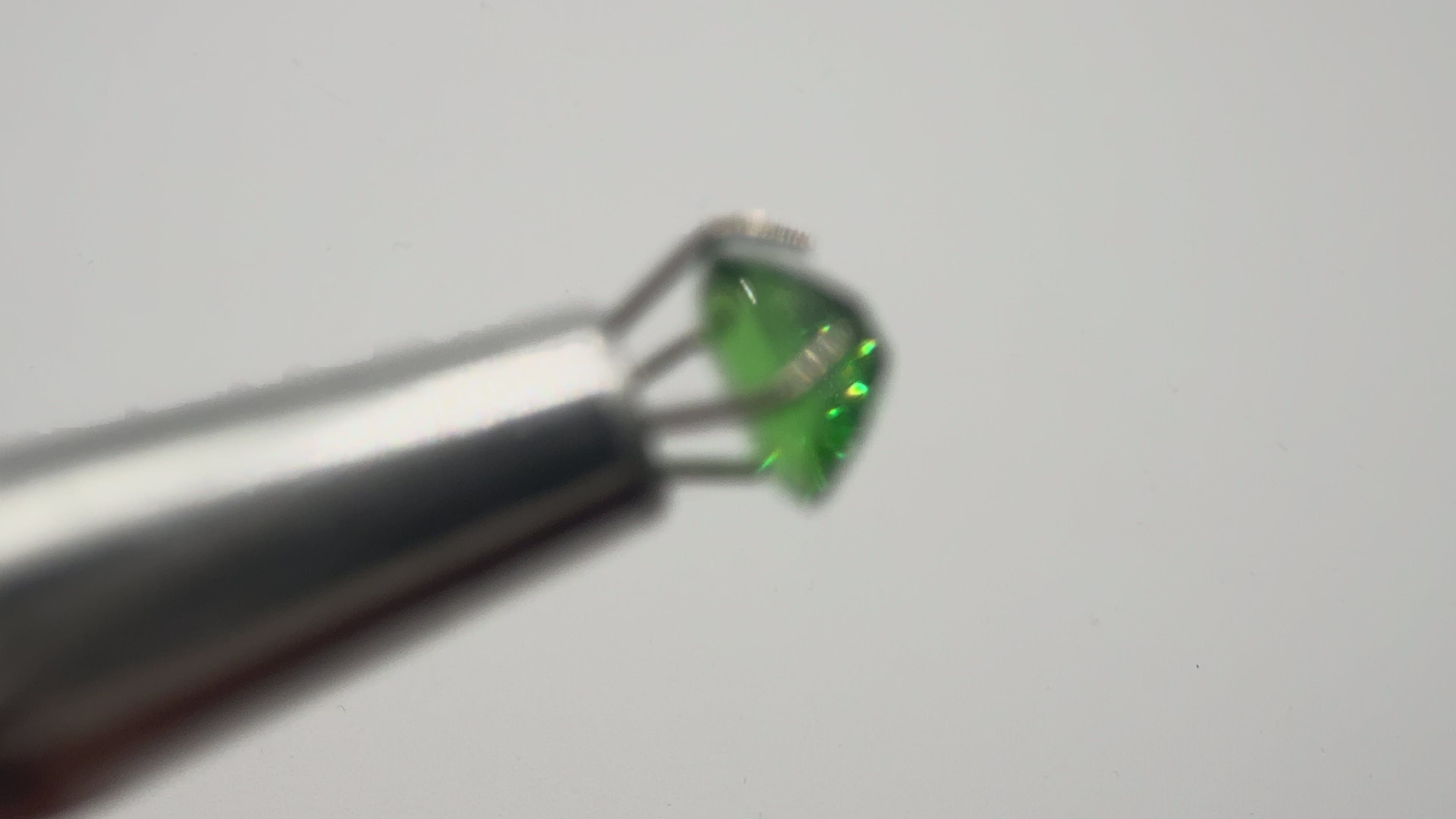 Tsavorite Garnet  0.84 ct