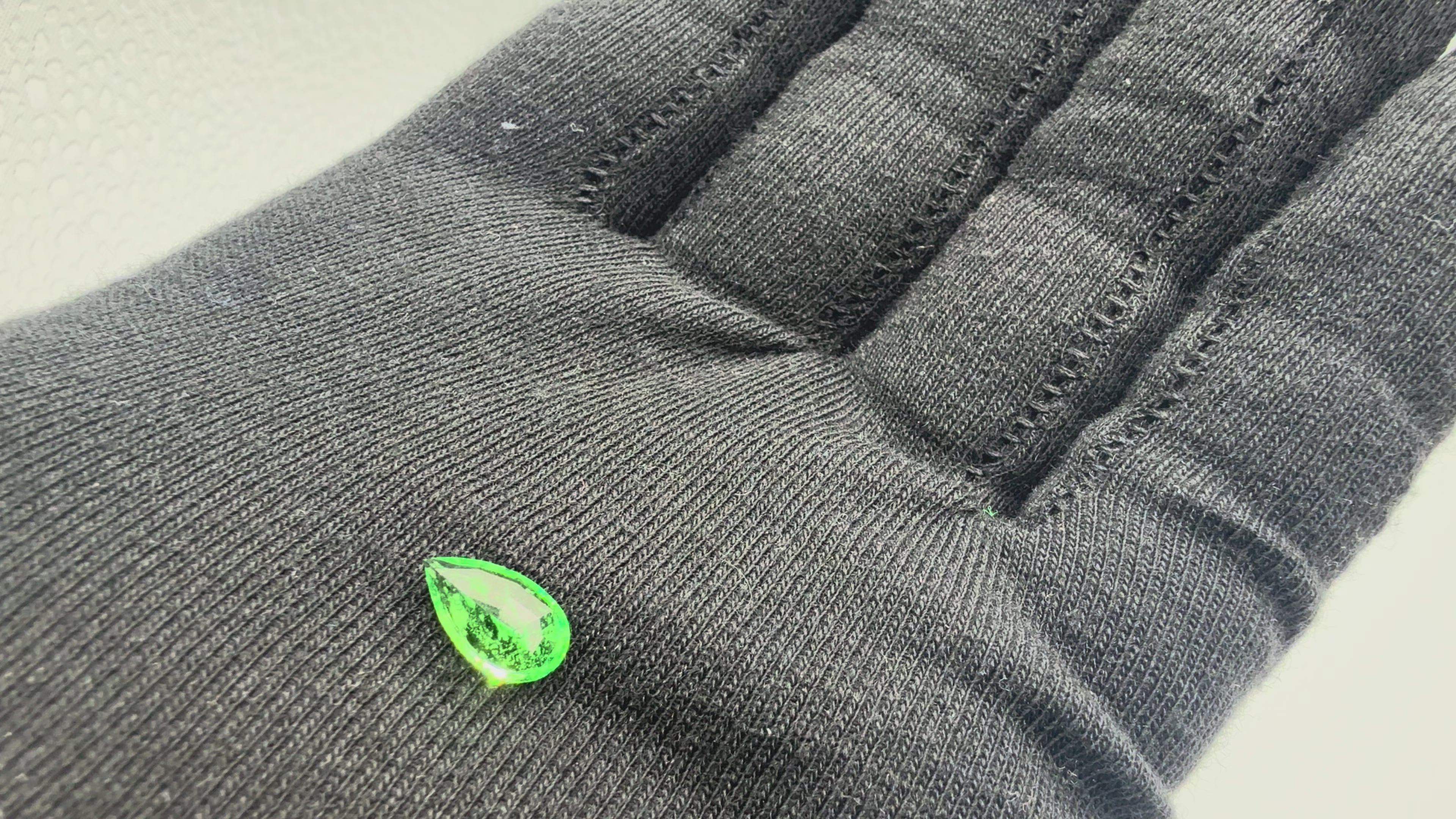 Vivid Green Tsavorite Garnet  1.83 ct